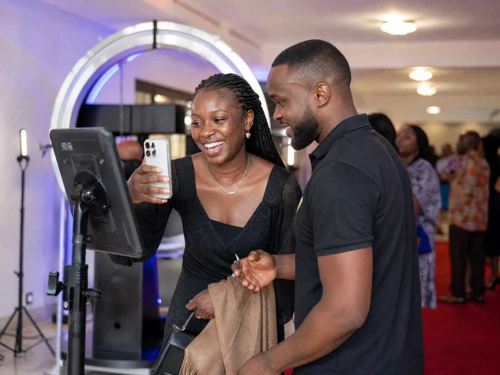 Attendant & Instant Sharing with guests in Freetown